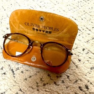 FINELY VINTAGE OLIVER PEOPLES, gold accents with tortoise frame